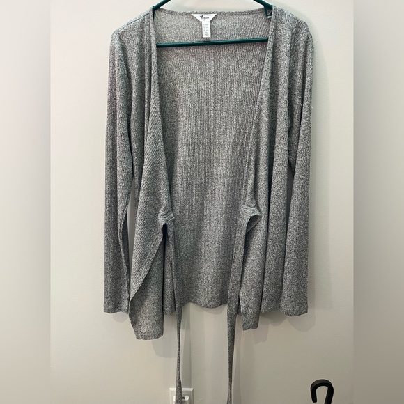 💫HOST PICK💫Thyme Maternity Tie Up Shirt - Picture 2 of 5